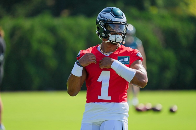 Hyvää 25-vuotispäivää Philadelphia Eaglesin pelinrakentaja Jalen Hurtsille
